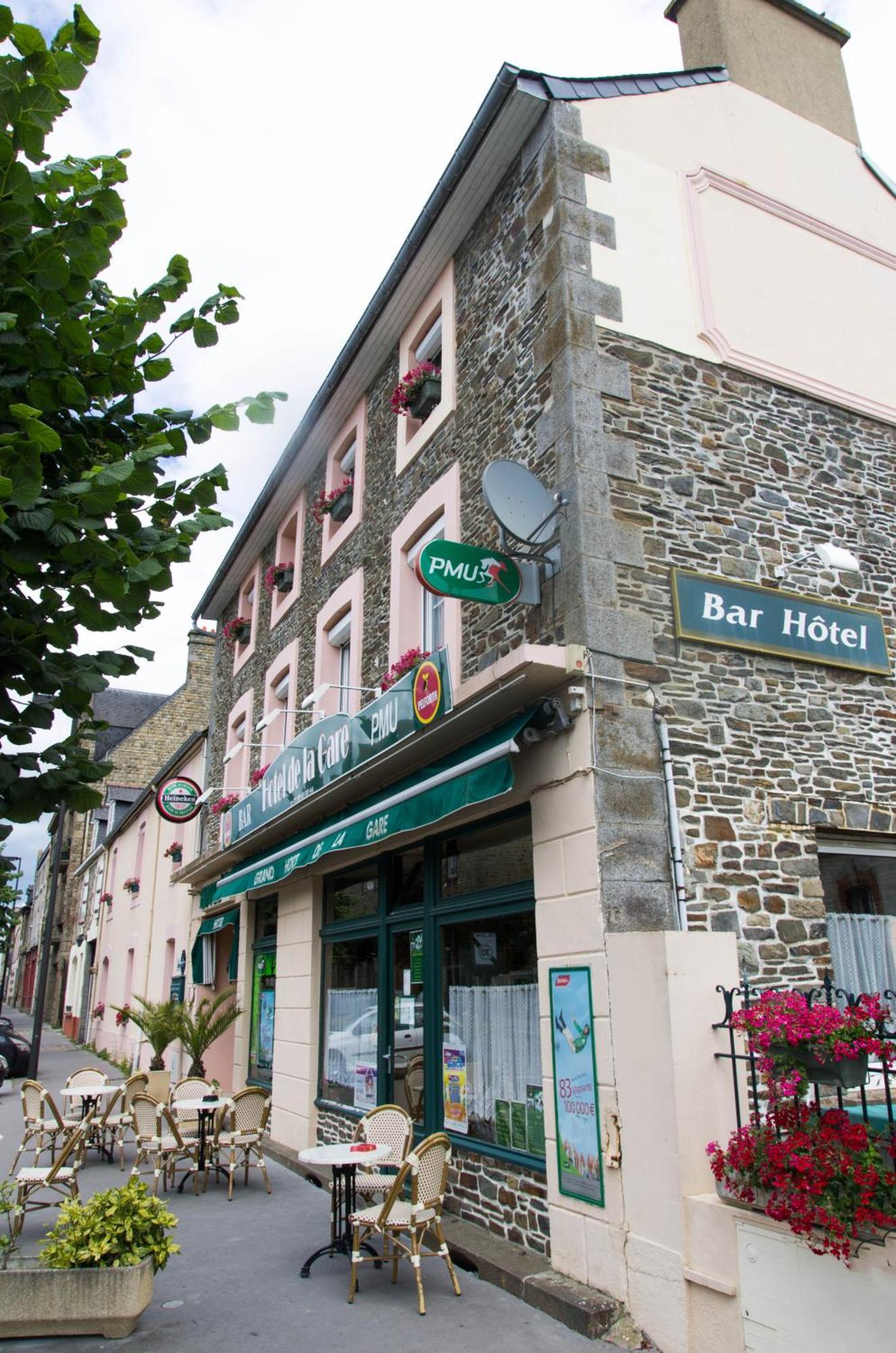 Hotel De La Gare Dol-de-Bretagne Bagian luar foto