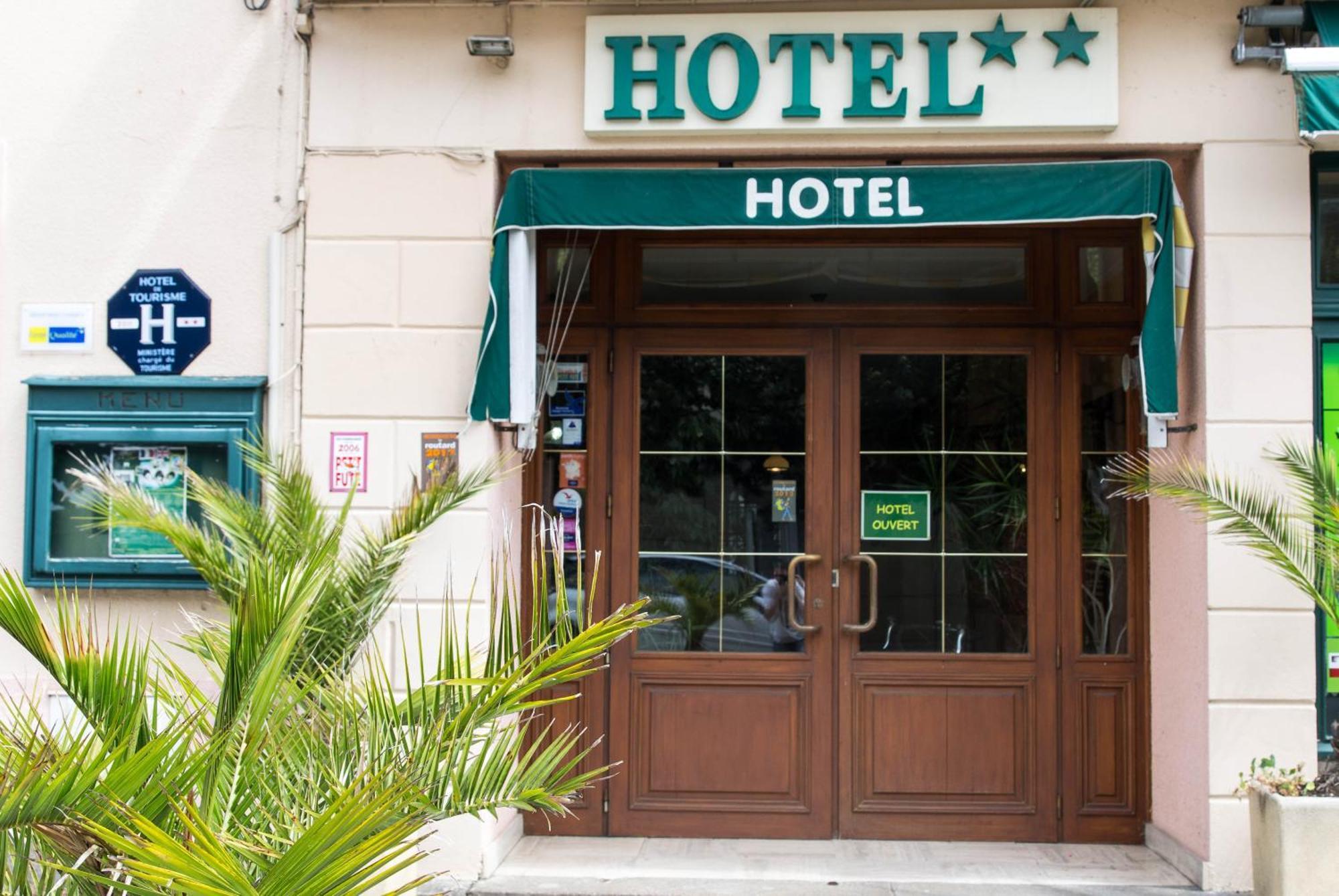 Hotel De La Gare Dol-de-Bretagne Bagian luar foto