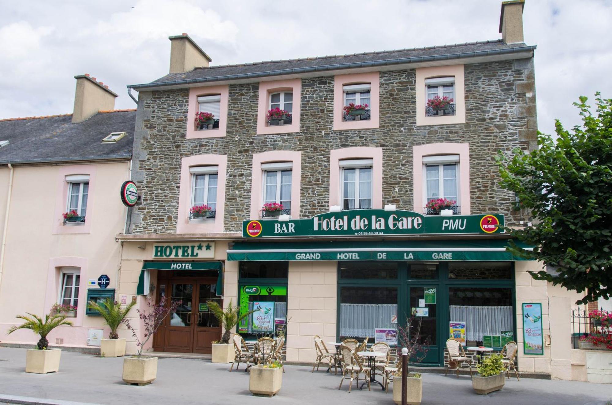 Hotel De La Gare Dol-de-Bretagne Bagian luar foto