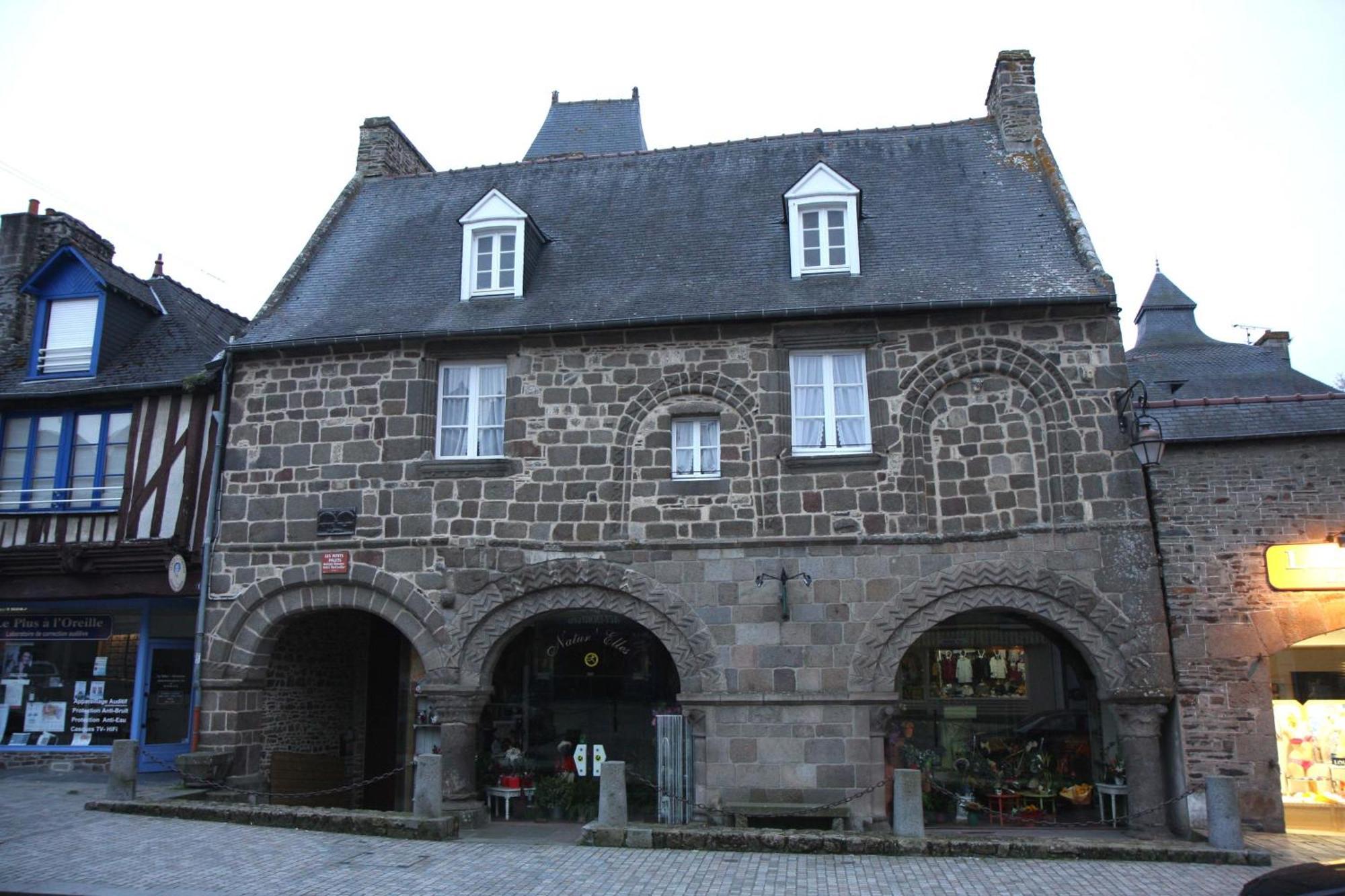 Hotel De La Gare Dol-de-Bretagne Bagian luar foto