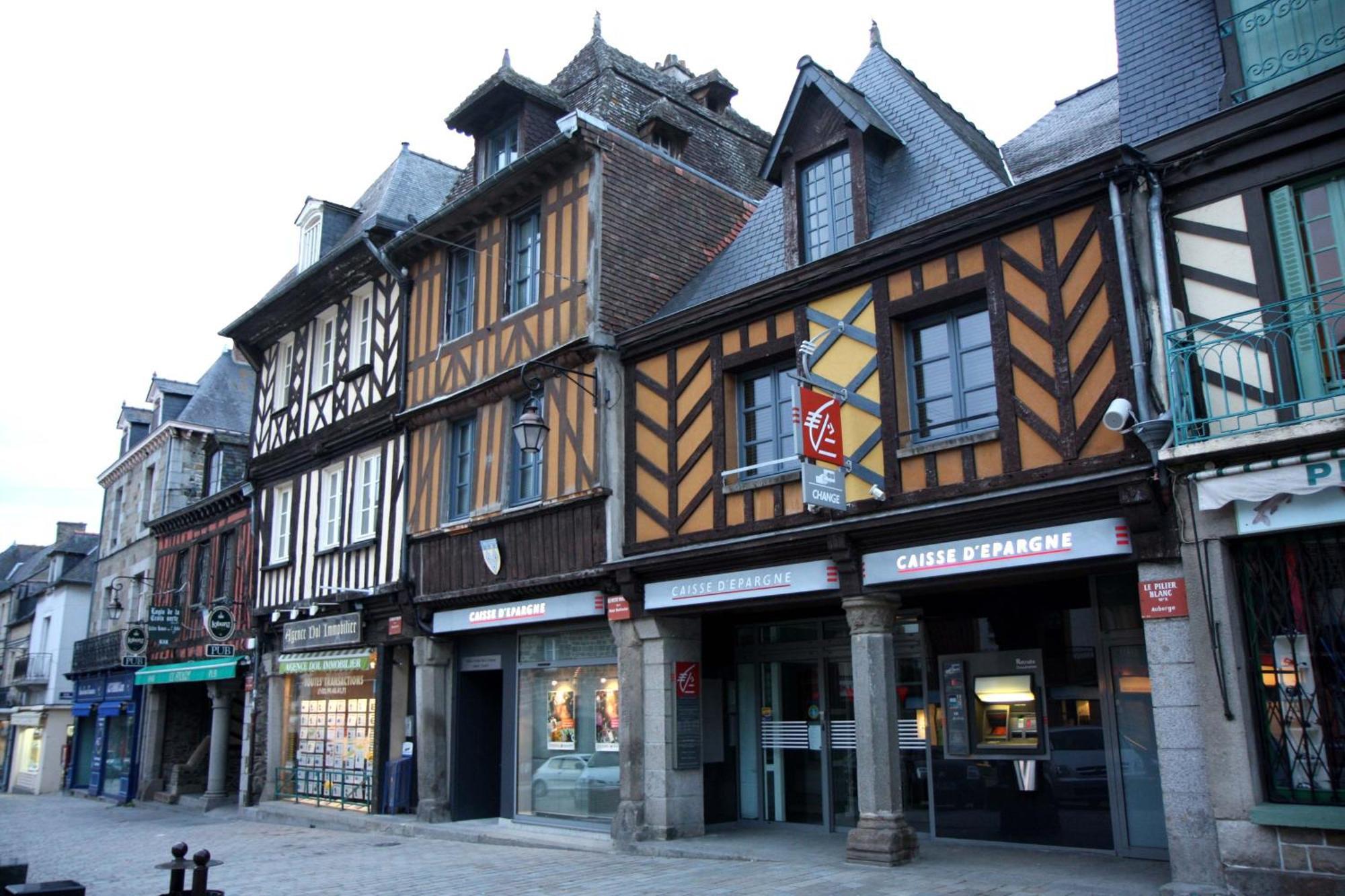 Hotel De La Gare Dol-de-Bretagne Bagian luar foto