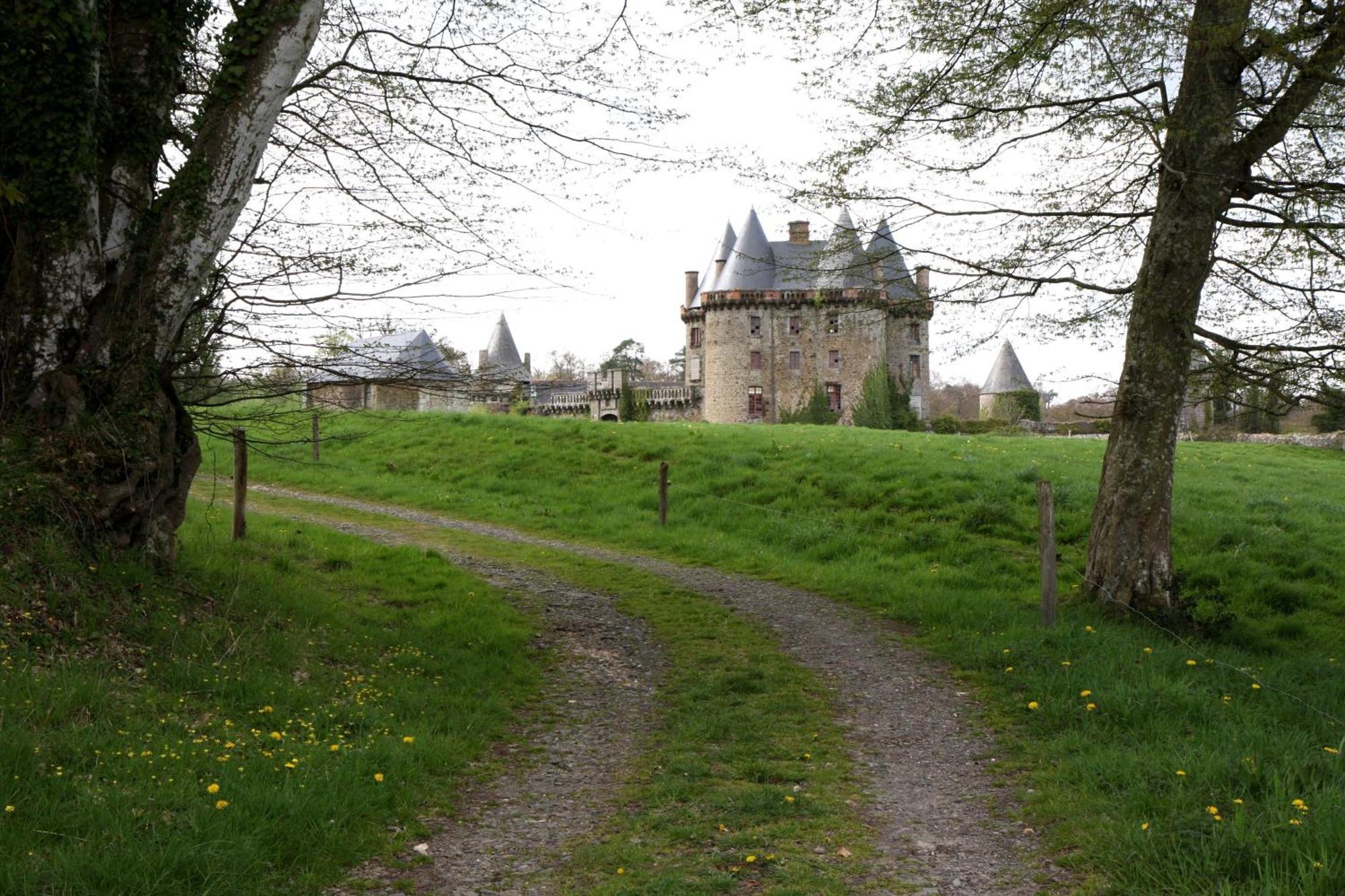 Hotel De La Gare Dol-de-Bretagne Bagian luar foto