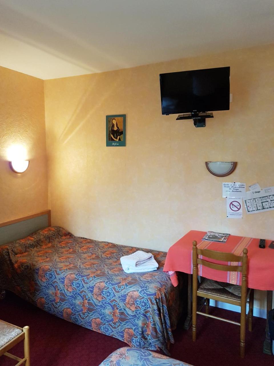 Hotel De La Gare Dol-de-Bretagne Ruang foto